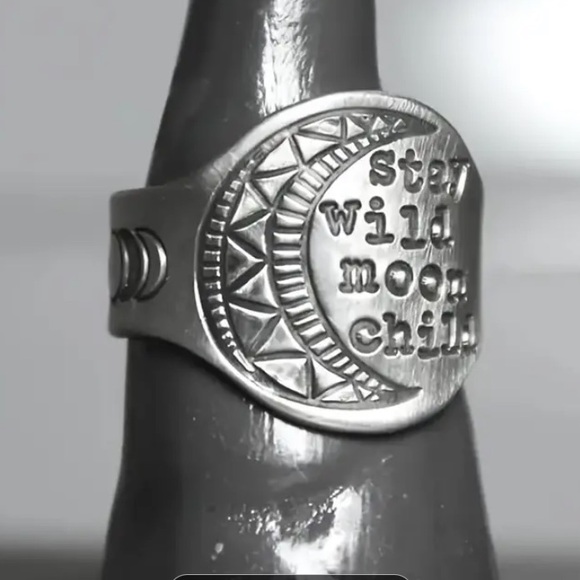 3/$20 Vintage Signet Ring Silver Plated Moon Carving - Stay Wild Moon Child - Picture 2 of 7